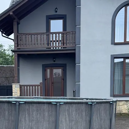 Gray House Yaremche